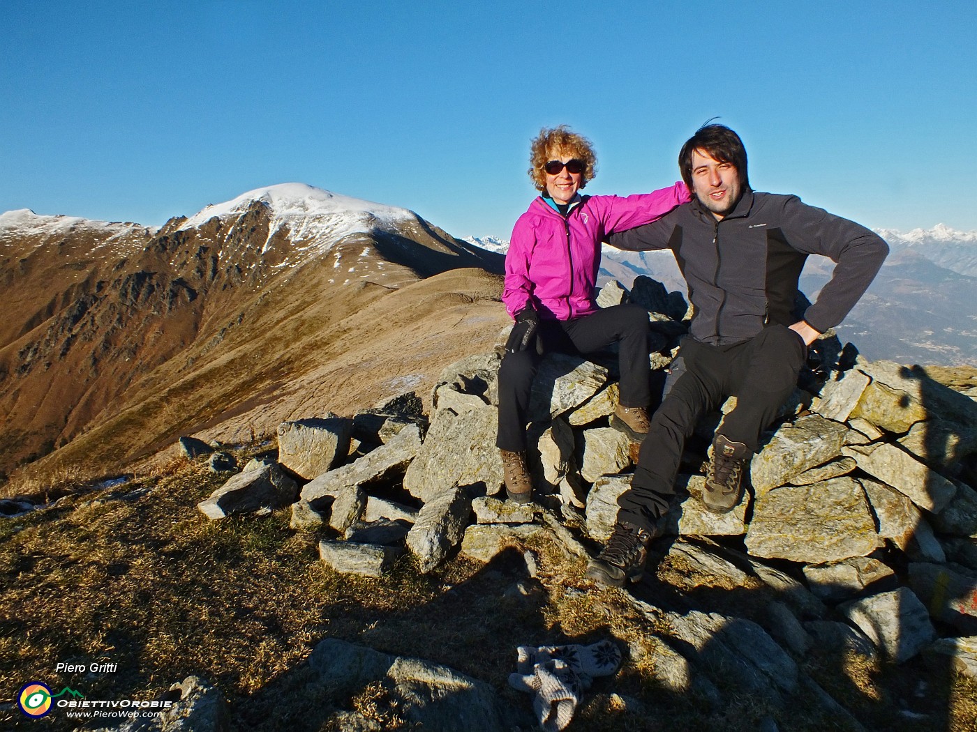 73 In vetta al Bregagnino (1905 m)  con vista in Bregagno.JPG